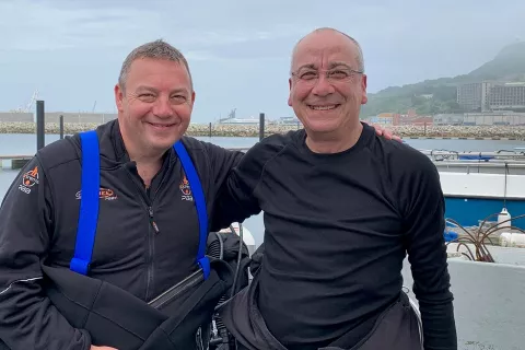 Mark (left) and dive instructor Izzy remain firm friends. Image courtesy of Mark Ninnim