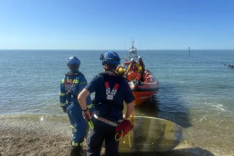 Littlehampton - Being prepared for the worst helps kayaker to be rescued
