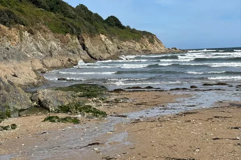 The rocks at Maenporth beach