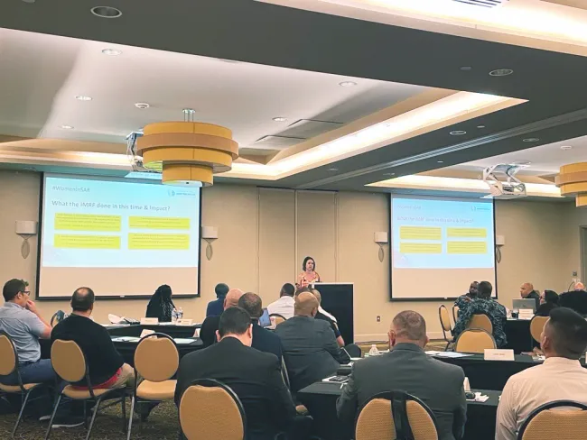 A woman gives a presentation to an audience at the SAR workshop in Miami
