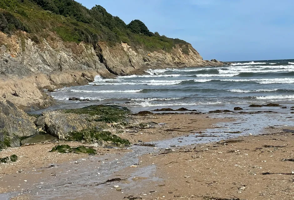The rocks at Maenporth beach