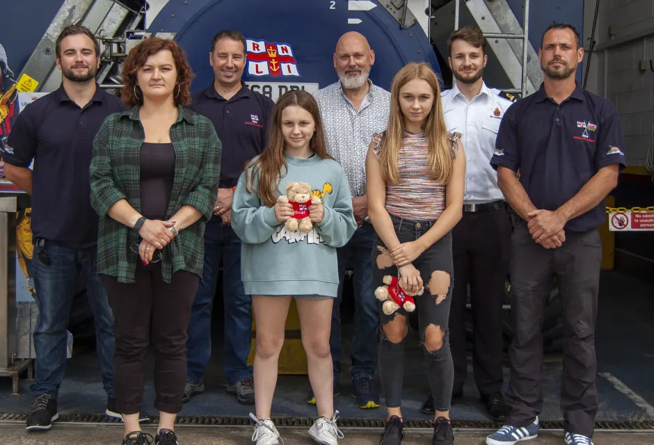Mum Milena, Elsie and Mabel with their rescuers.