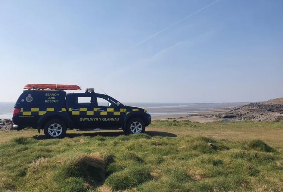 A Coastguard truck overlooking a beach.