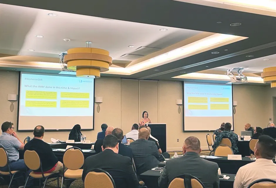 A woman gives a presentation to an audience at the SAR workshop in Miami