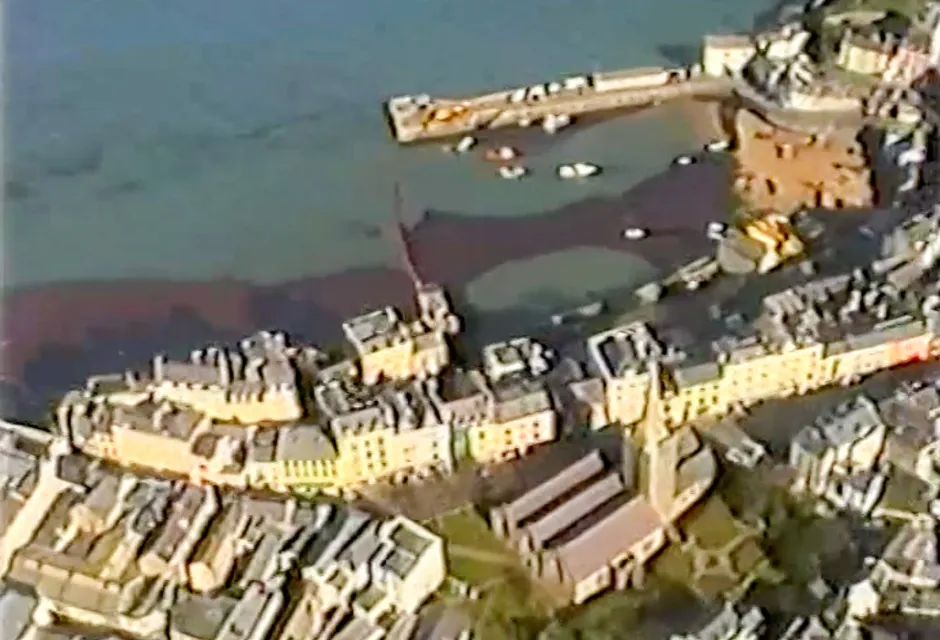 Oil pollution at Milford Haven, Pembrokeshire